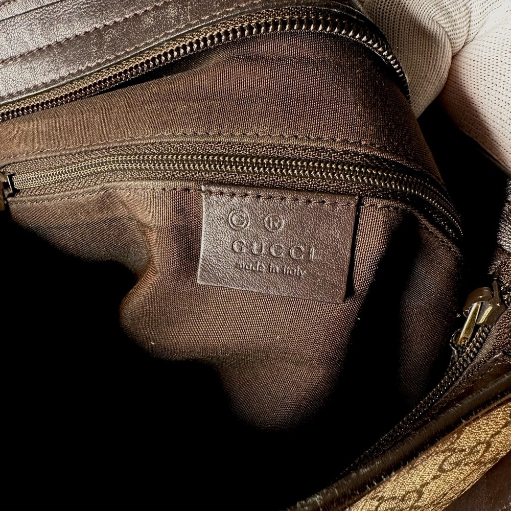 Authentic Gucci GG Supreme Messenger Bag 388924 - Picture 3 of 8